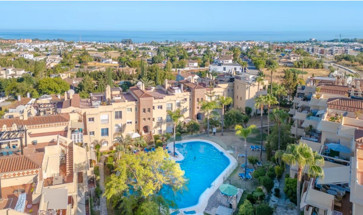 Exterior view of Apartment for sale in Estepona  with Air Conditioner, Heating and Private garden