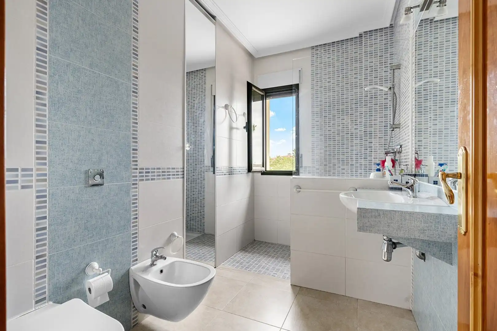 Baño de Casa o chalet en venta en Alicante / Alacant con Aire acondicionado, Jardín privado y Terraza
