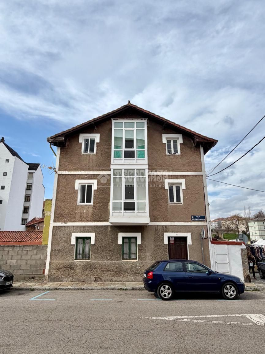 Vista exterior de Edifici en venda en Reinosa