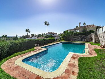 Xalet amb piscina en venda a Calahonda