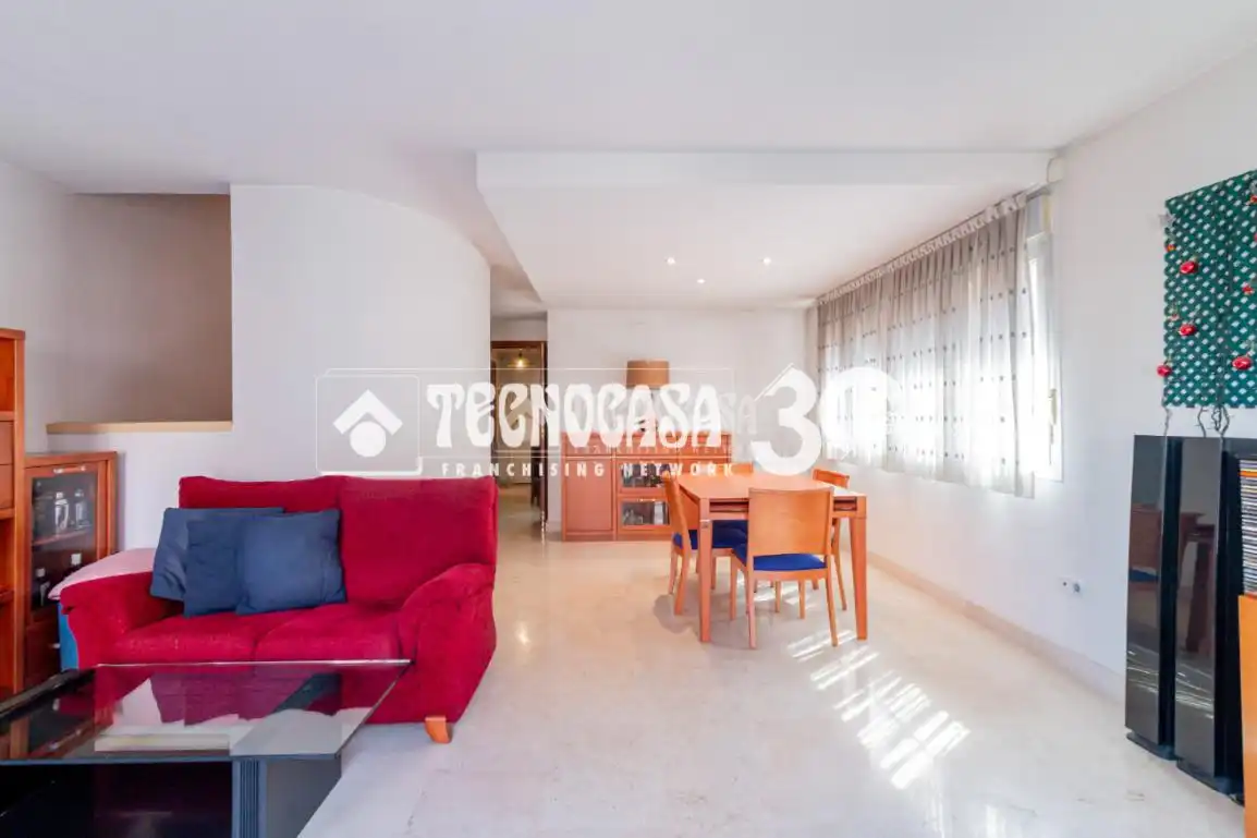 Vista exterior de Casa adosada en venta en Madrid con Parquet