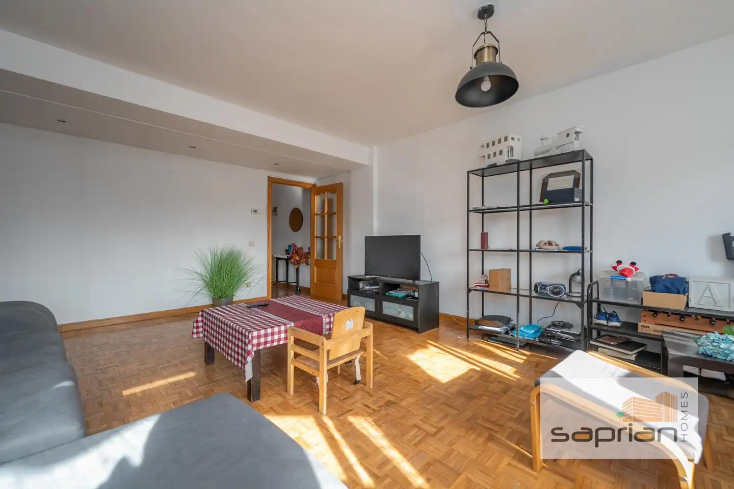 Sala d'estar de Pis en venda en Pozuelo de Alarcón amb Calefacció, Jardí privat i Terrassa