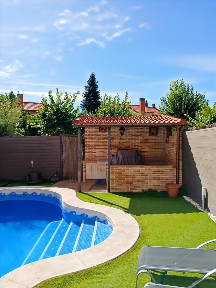 Piscina de Casa adosada en venta en Rivas-Vaciamadrid con Aire acondicionado, Calefacción y Parquet