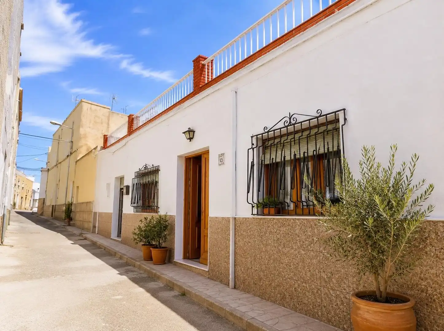 Vista exterior de Casa o xalet en venda en Tabernas amb Aire condicionat, Calefacció i Terrassa