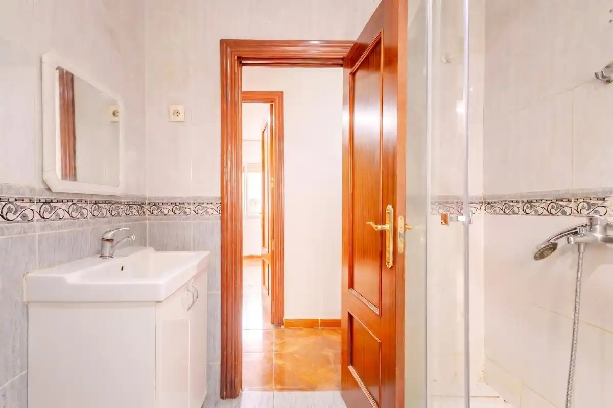 Badezimmer von Wohnung zum Verkauf in Parla mit Heizung