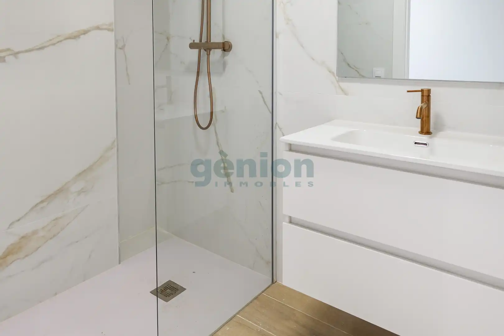 Baño de Piso en venta en Girona con Aire acondicionado y Calefacción