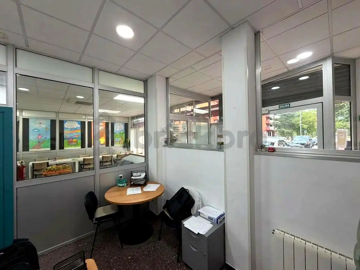 Local comercial en venta en Plaça Isabel Villena, imagen 3