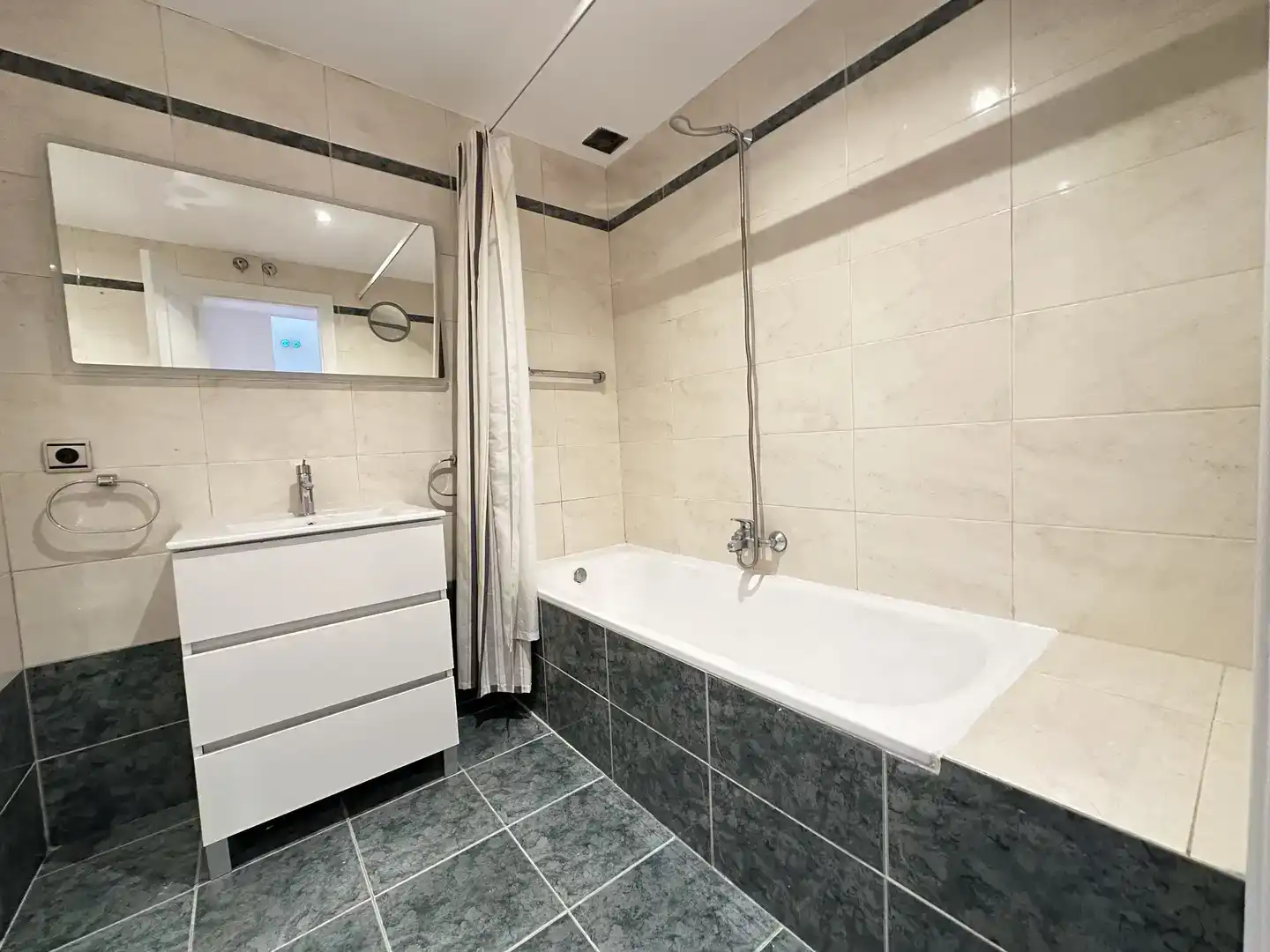 Baño de Casa o chalet en venta en Madrid con Aire acondicionado, Jardín privado y Parquet