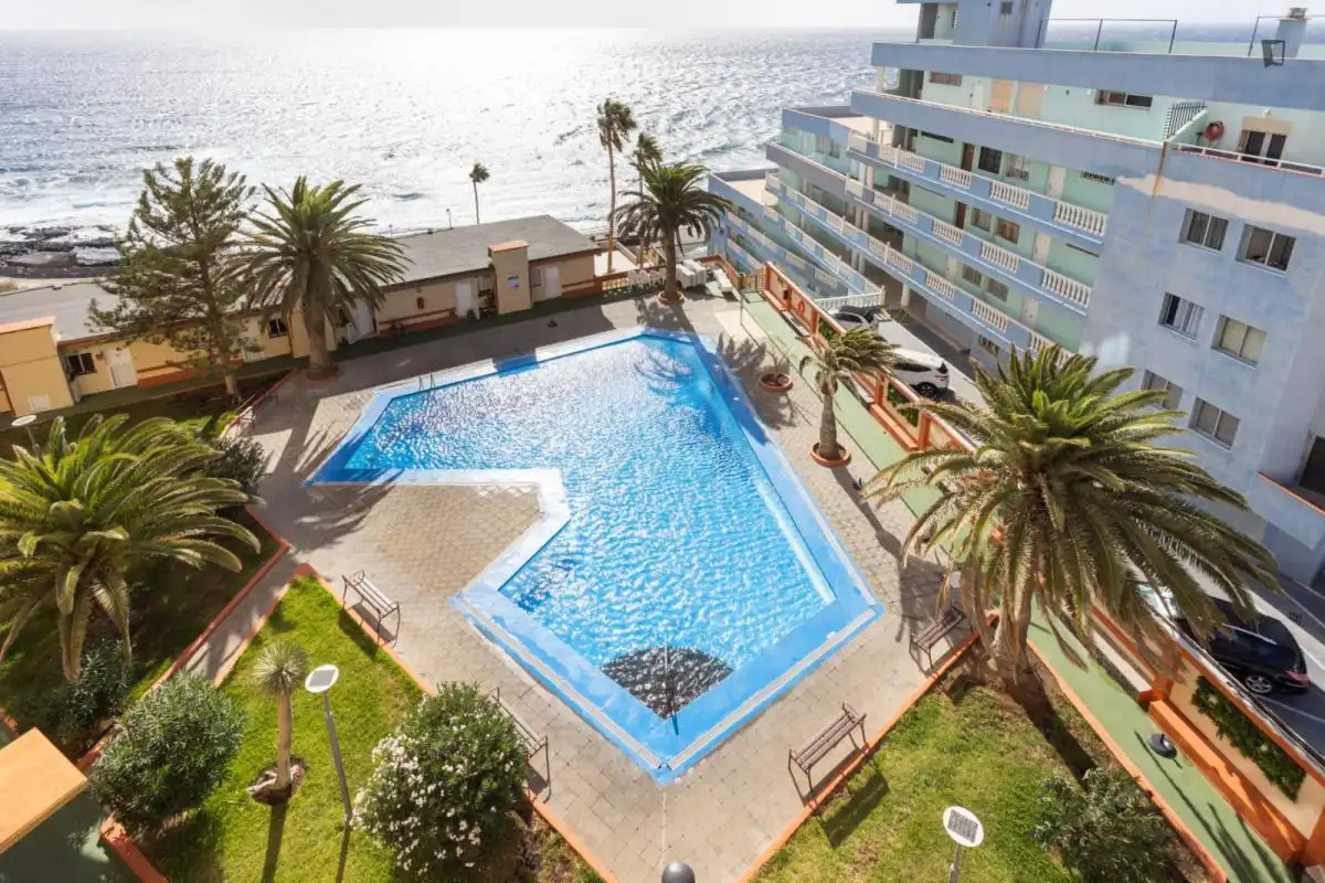 Piscina de Apartament de lloguer en Candelaria amb Moblat, Forn i Rentadora