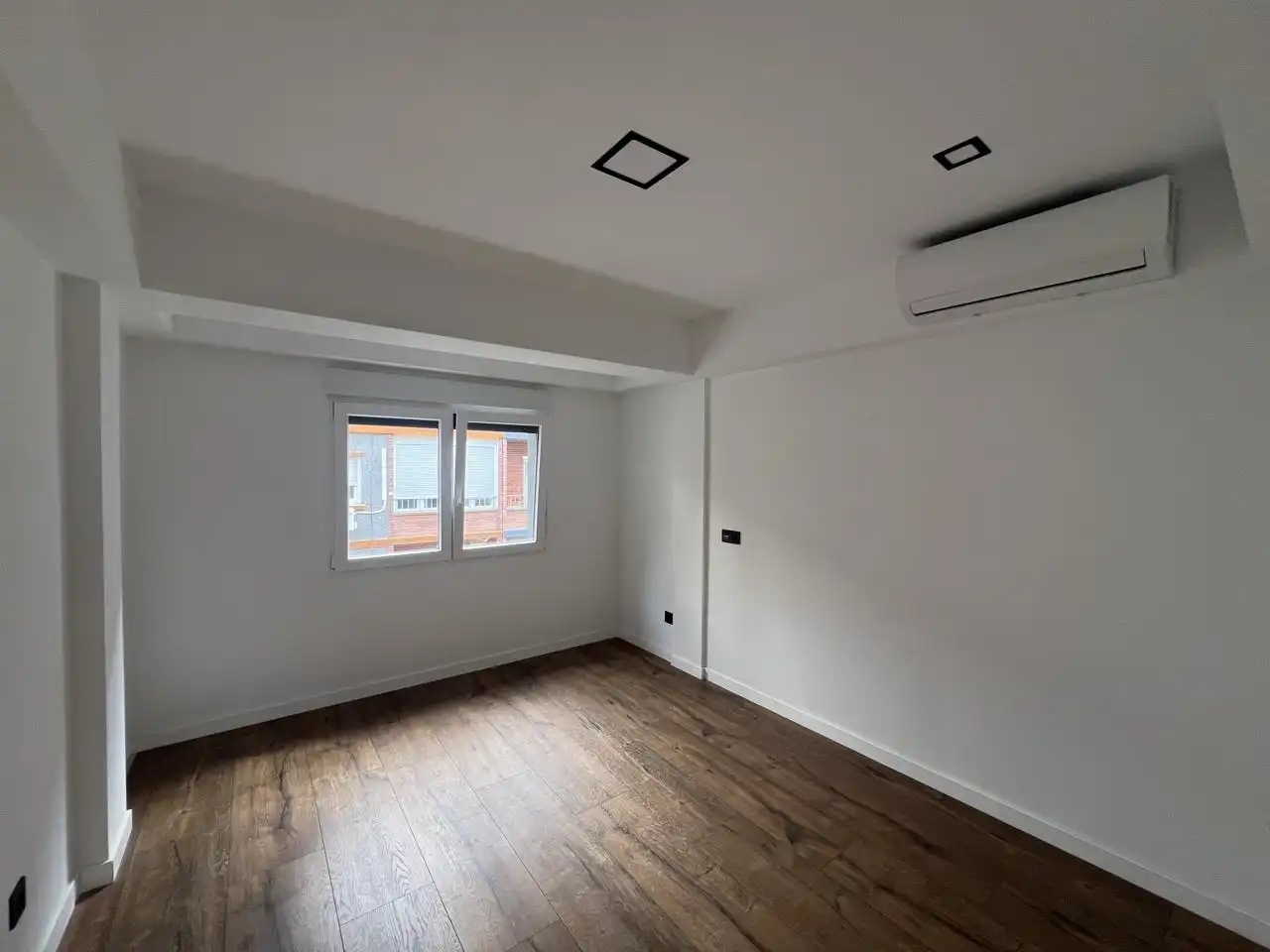 Schlafzimmer von Wohnung zum Verkauf in Zaragoza mit Klimaanlage und Heizung