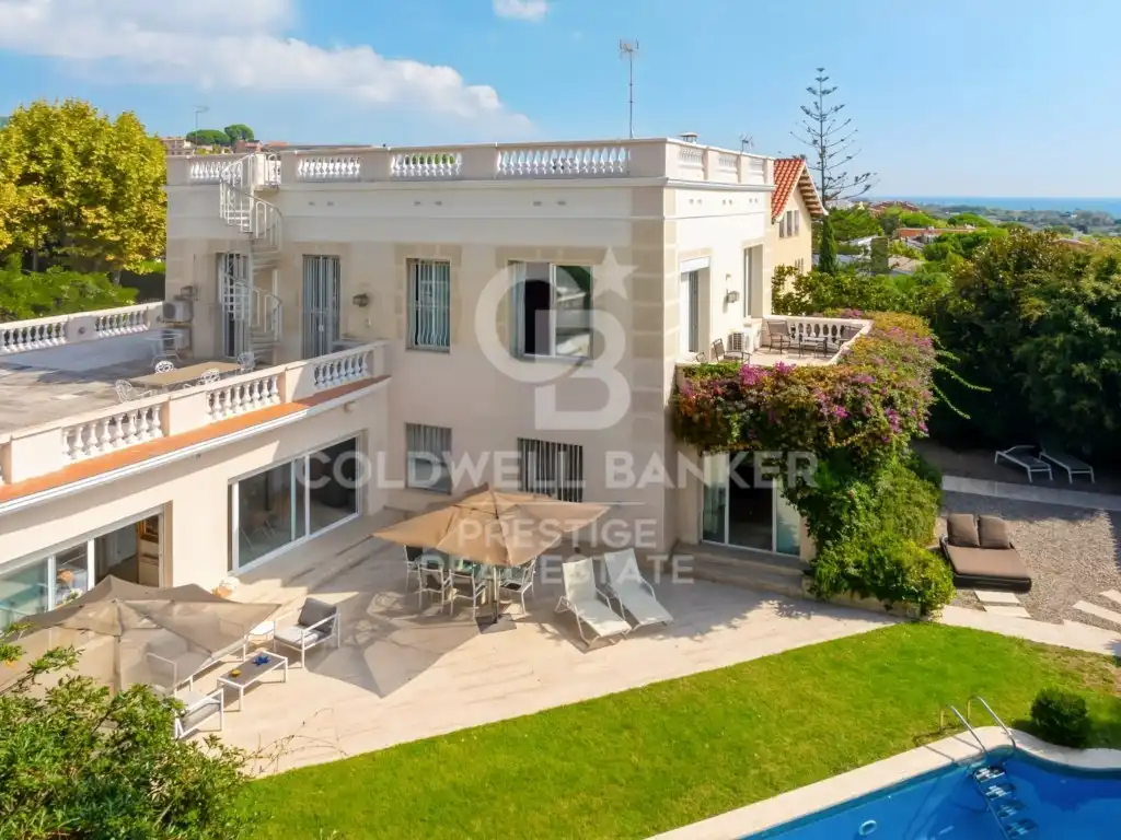 Exterior view of Houses for sale in El Masnou  with Swimming Pool