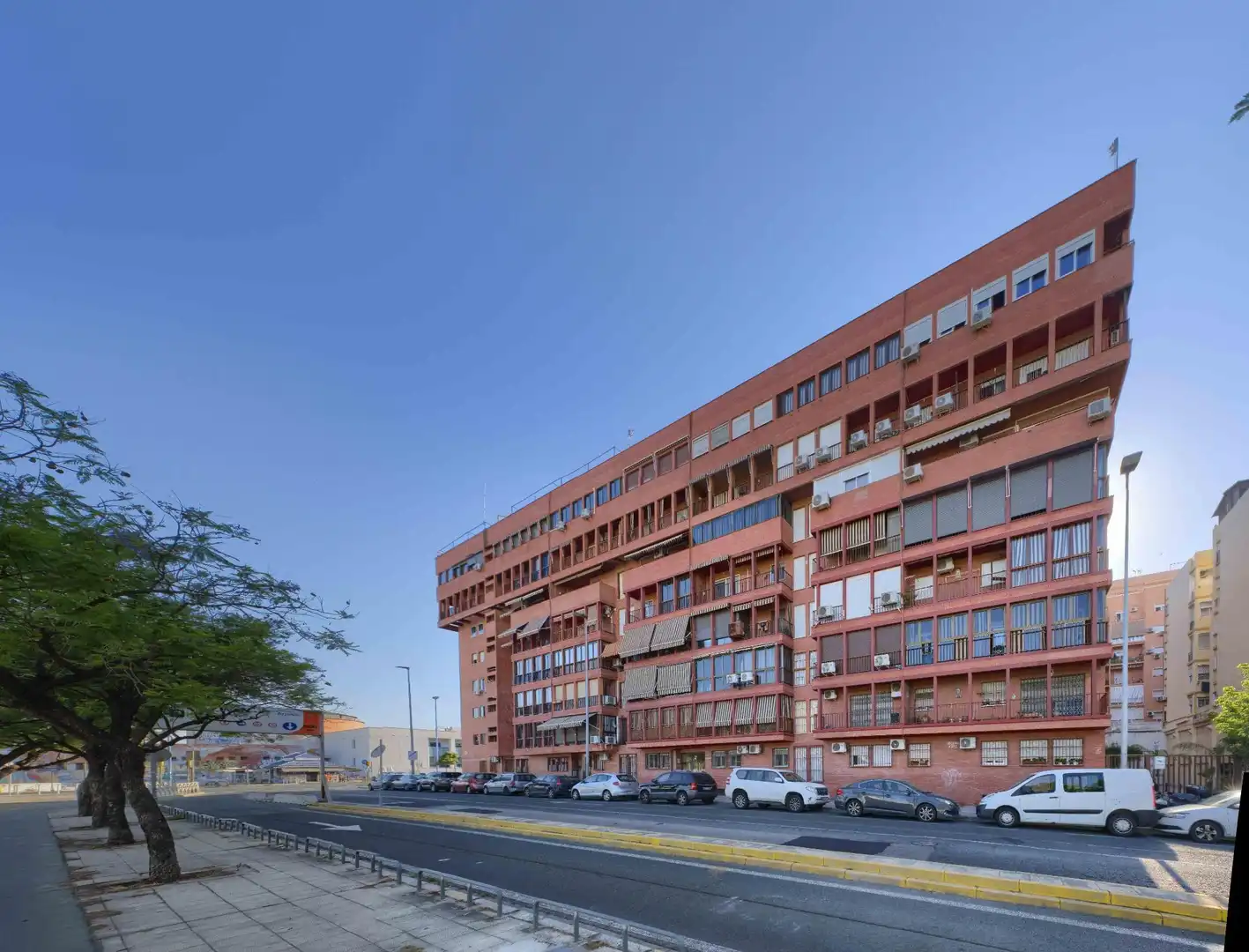 Außenansicht von Wohnung zum Verkauf in Sevilla mit Klimaanlage, Heizung und Abstellraum