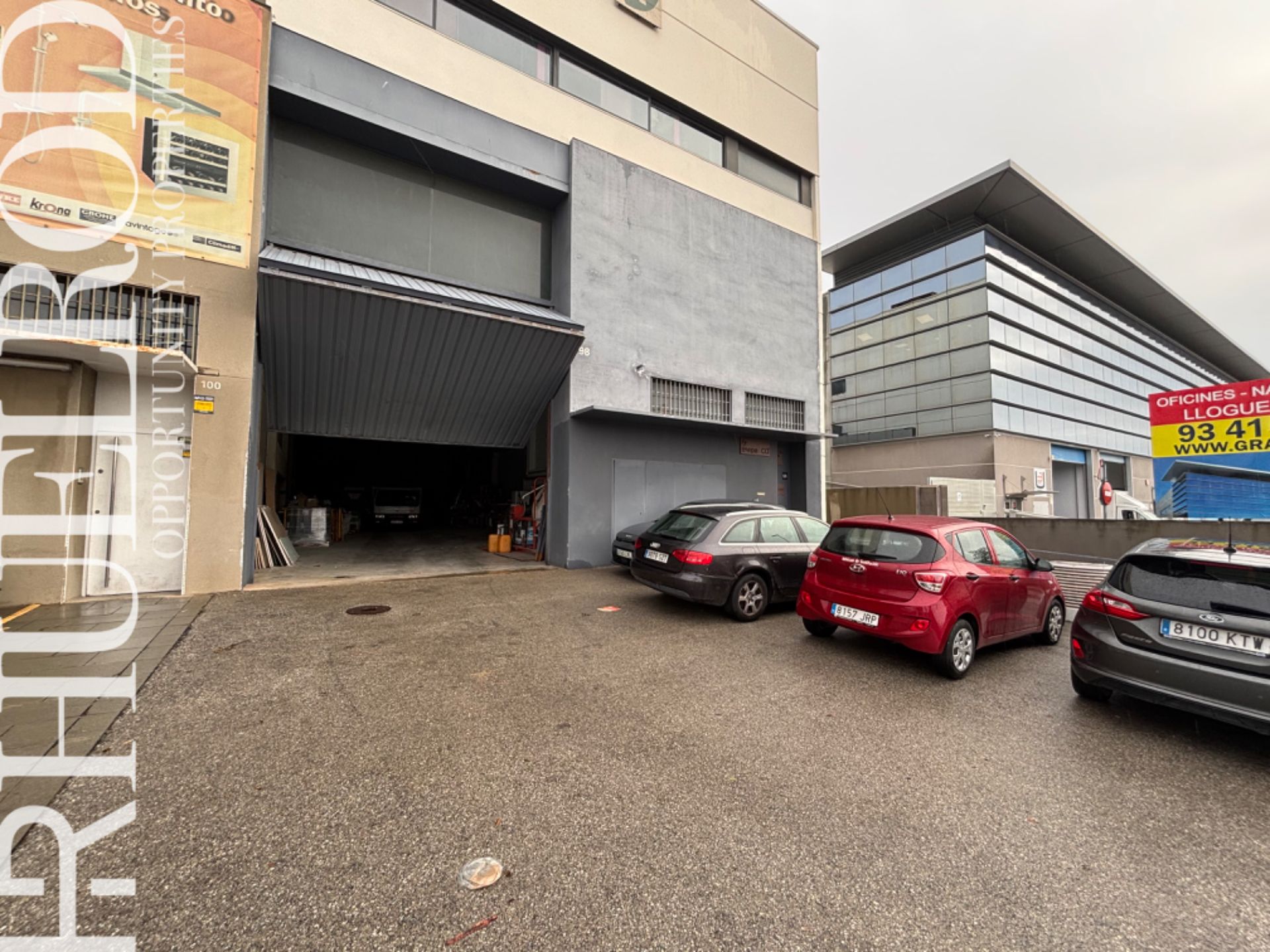 Vista exterior de Nave industrial de alquiler en Badalona