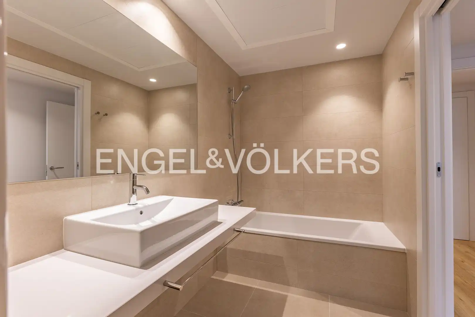 Baño de Planta baja de alquiler en Sabadell con Aire acondicionado, Calefacción y Terraza