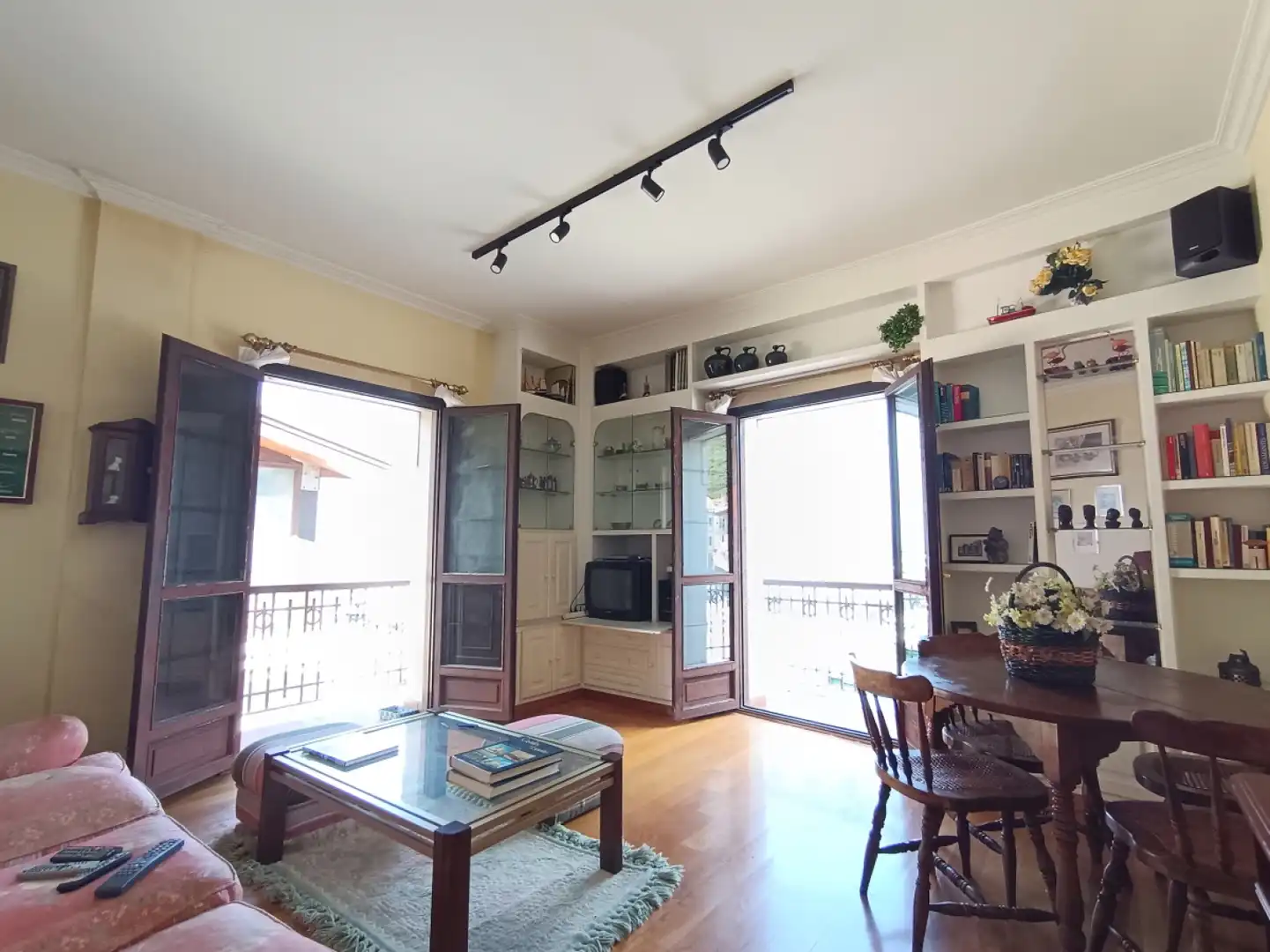 Sala d'estar de Pis de lloguer en Carreño amb Parquet i Balcó