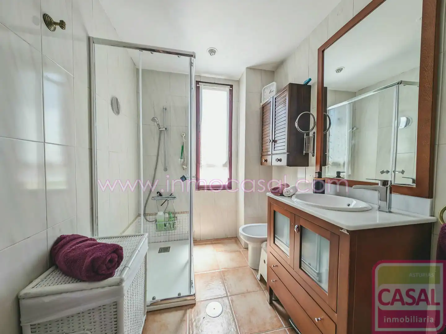 Badezimmer von Wohnung zum Verkauf in Oviedo  mit Heizung, Abstellraum und Möbliert
