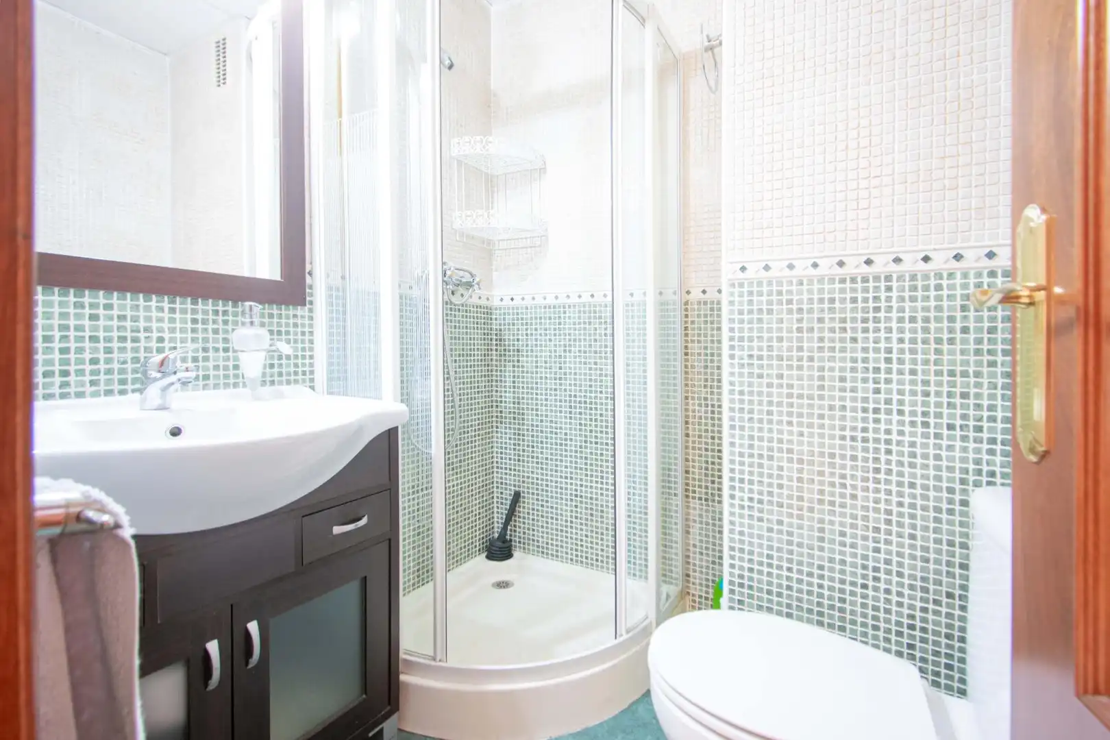 Bathroom of Flat for sale in Sevilla  with Air Conditioner, Heating and Terrace