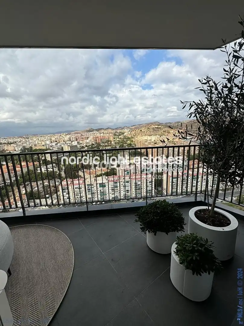 Außenansicht von Wohnung zum Verkauf in Málaga mit Klimaanlage, Terrasse und Schwimmbad