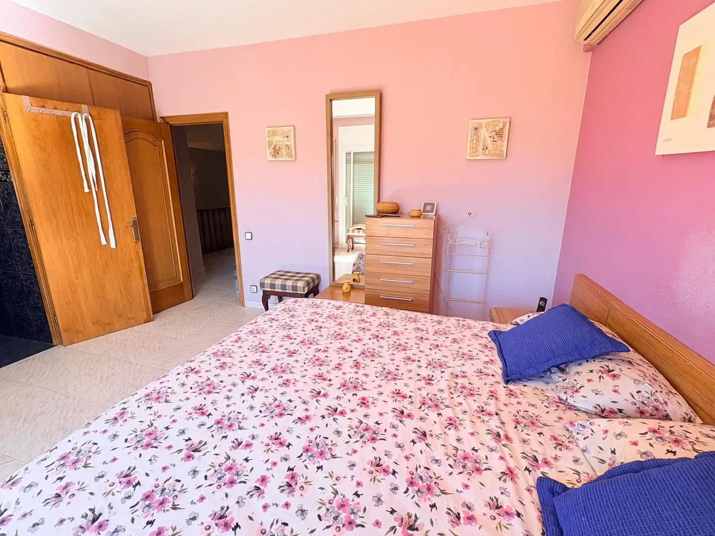 Habitación de Casa o chalet en venta en Pallejà con Aire acondicionado, Calefacción y Jardín privado