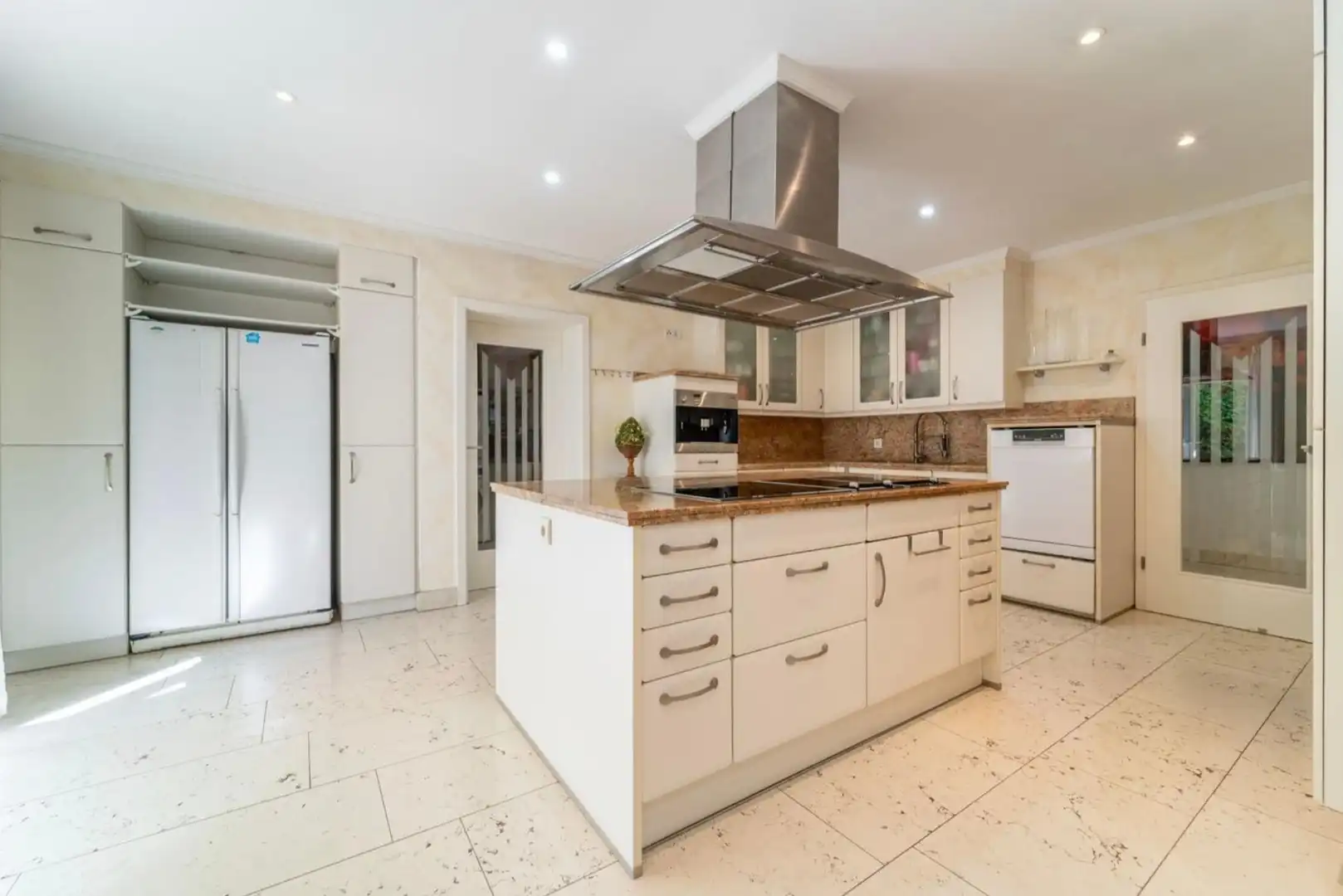 Cocina de Casa o chalet en venta en Marbella con Aire acondicionado, Calefacción y Jardín privado