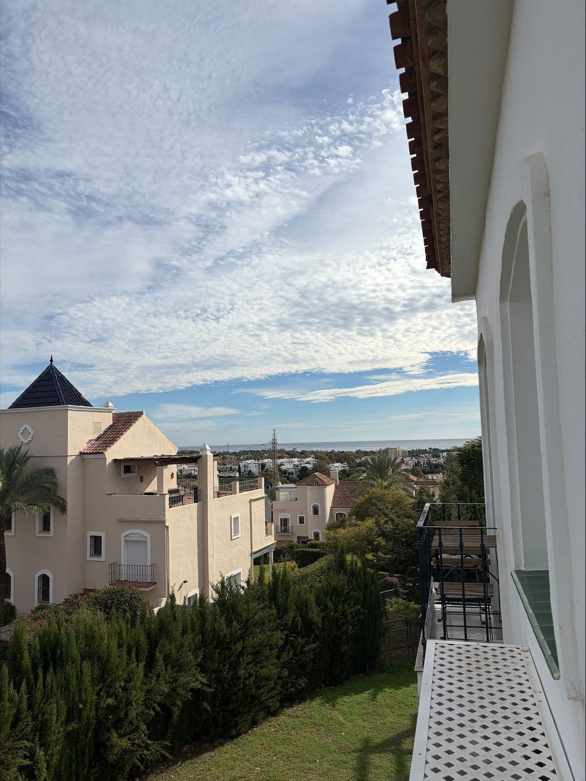 Vista exterior de Estudi en venda en Estepona amb Aire condicionat i Piscina comunitària