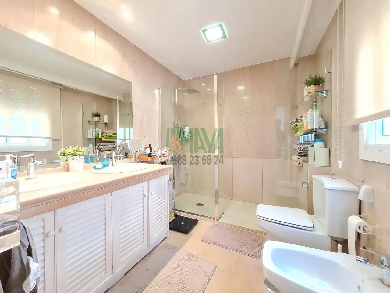 Baño de Apartamento de alquiler en Ourense Capital  con Calefacción y Amueblado