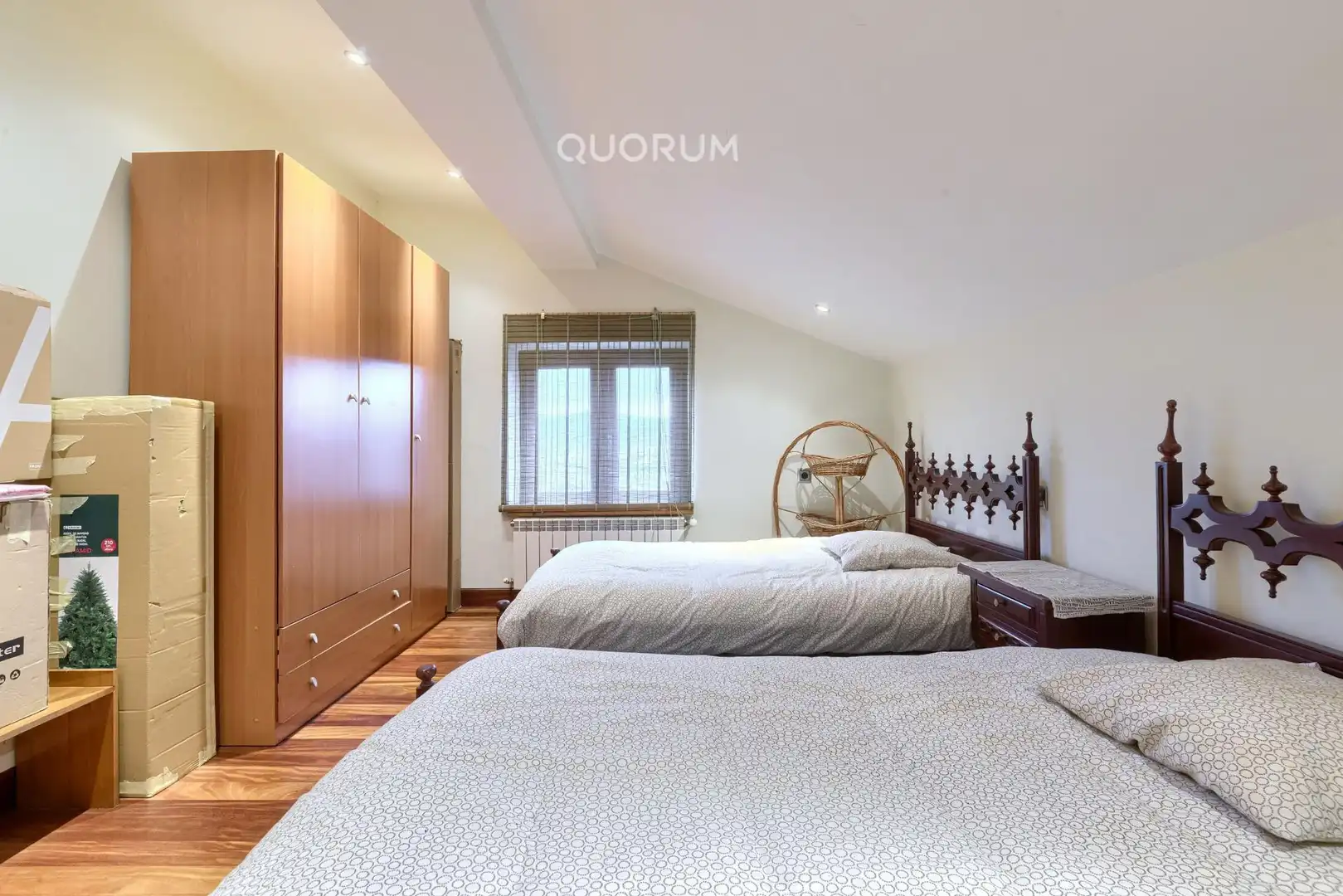 Schlafzimmer von Country house zum Verkauf in Bilbao  mit Heizung, Terrasse und Möbliert