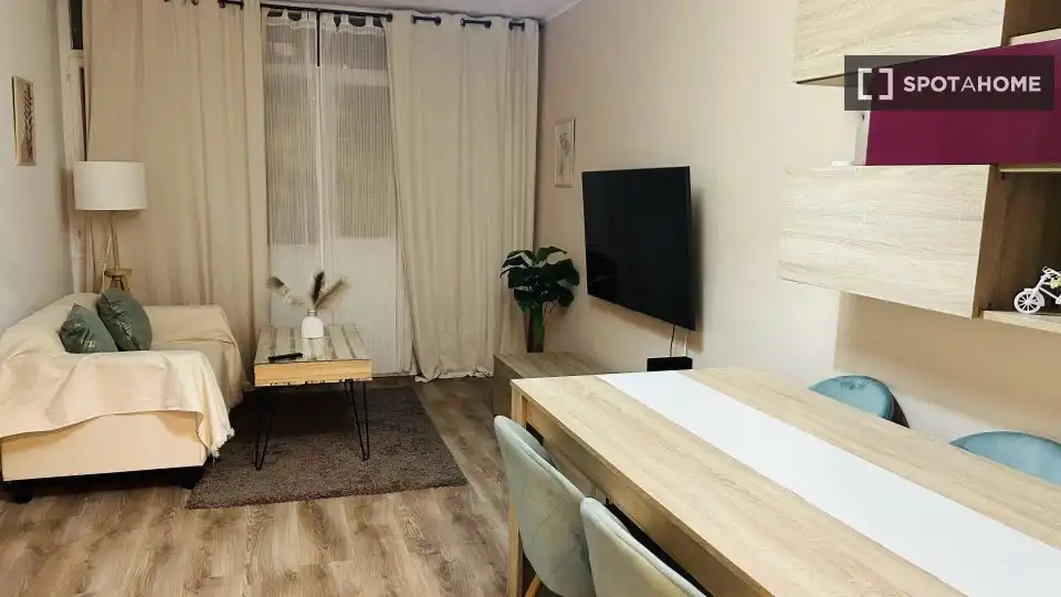 Room in Canyelles