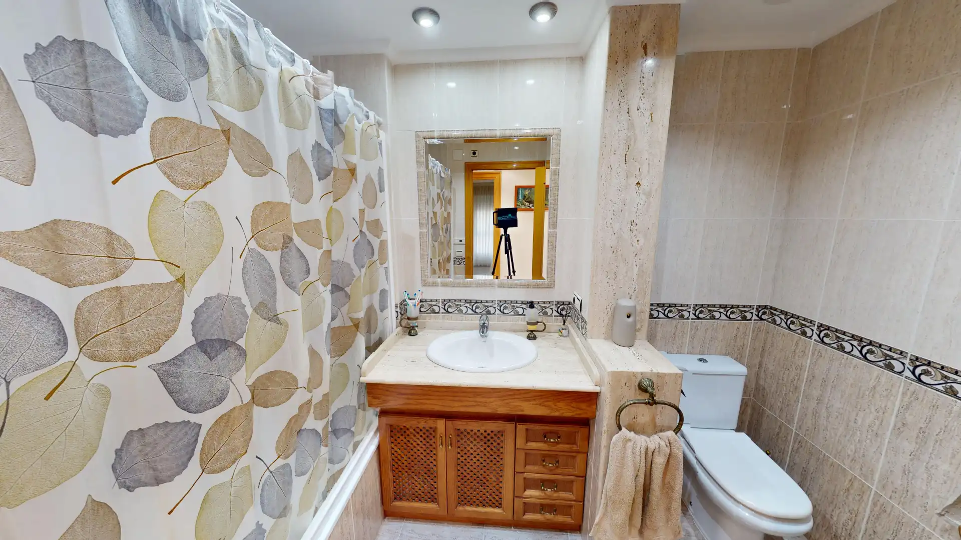 Baño de Piso en venta en Elche / Elx con Aire acondicionado, Amueblado y Balcón