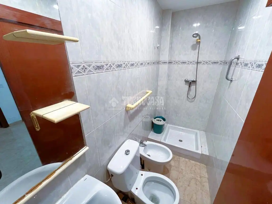 Bathroom of Flat for sale in Esplugues de Llobregat  with Air Conditioner and Storage room
