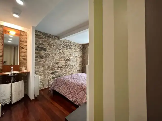 Schlafzimmer von Wohnungen zur Miete in Santiago de Compostela  mit Heizung, Privatgarten und Parkett