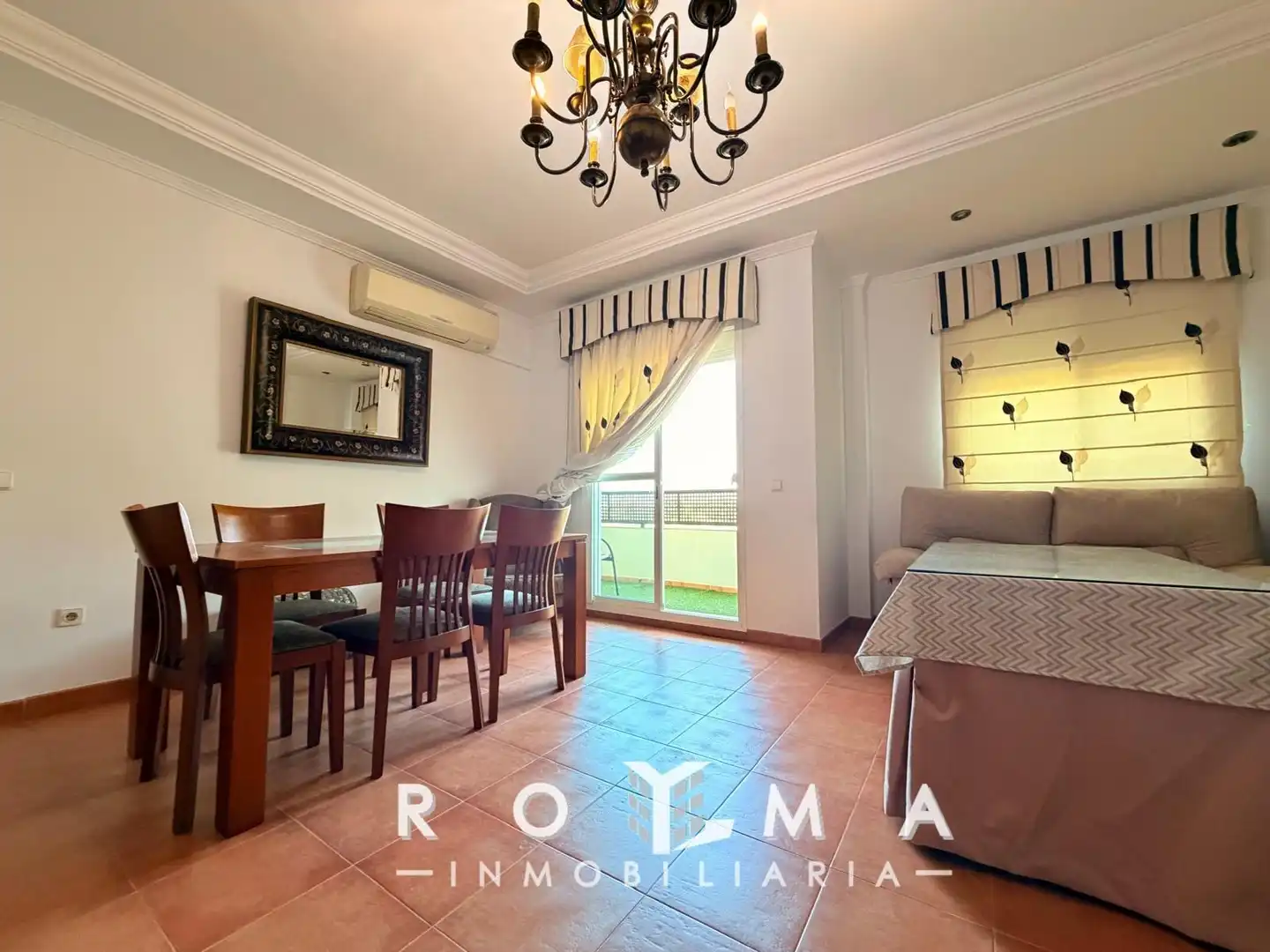 Comedor de Piso de alquiler en Dos Hermanas con Aire acondicionado, Calefacción y Jardín privado