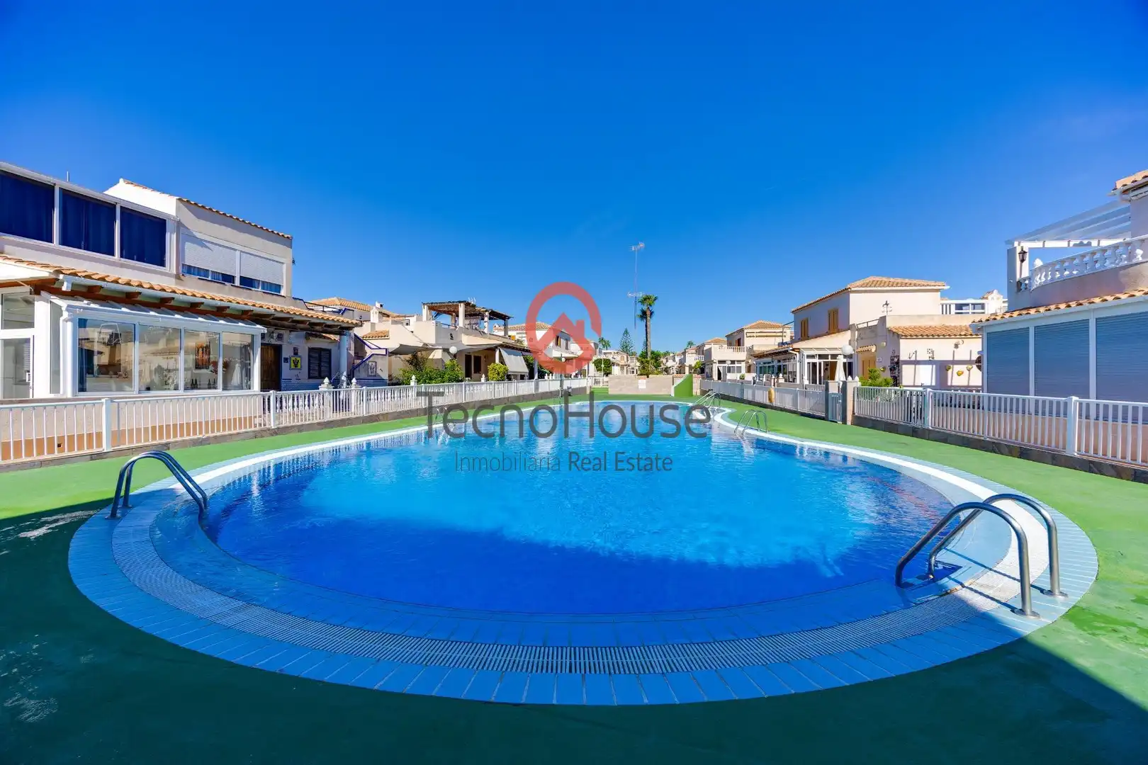 Vista exterior de Casa adosada en venta en Orihuela con Aire acondicionado, Jardín privado y Amueblado