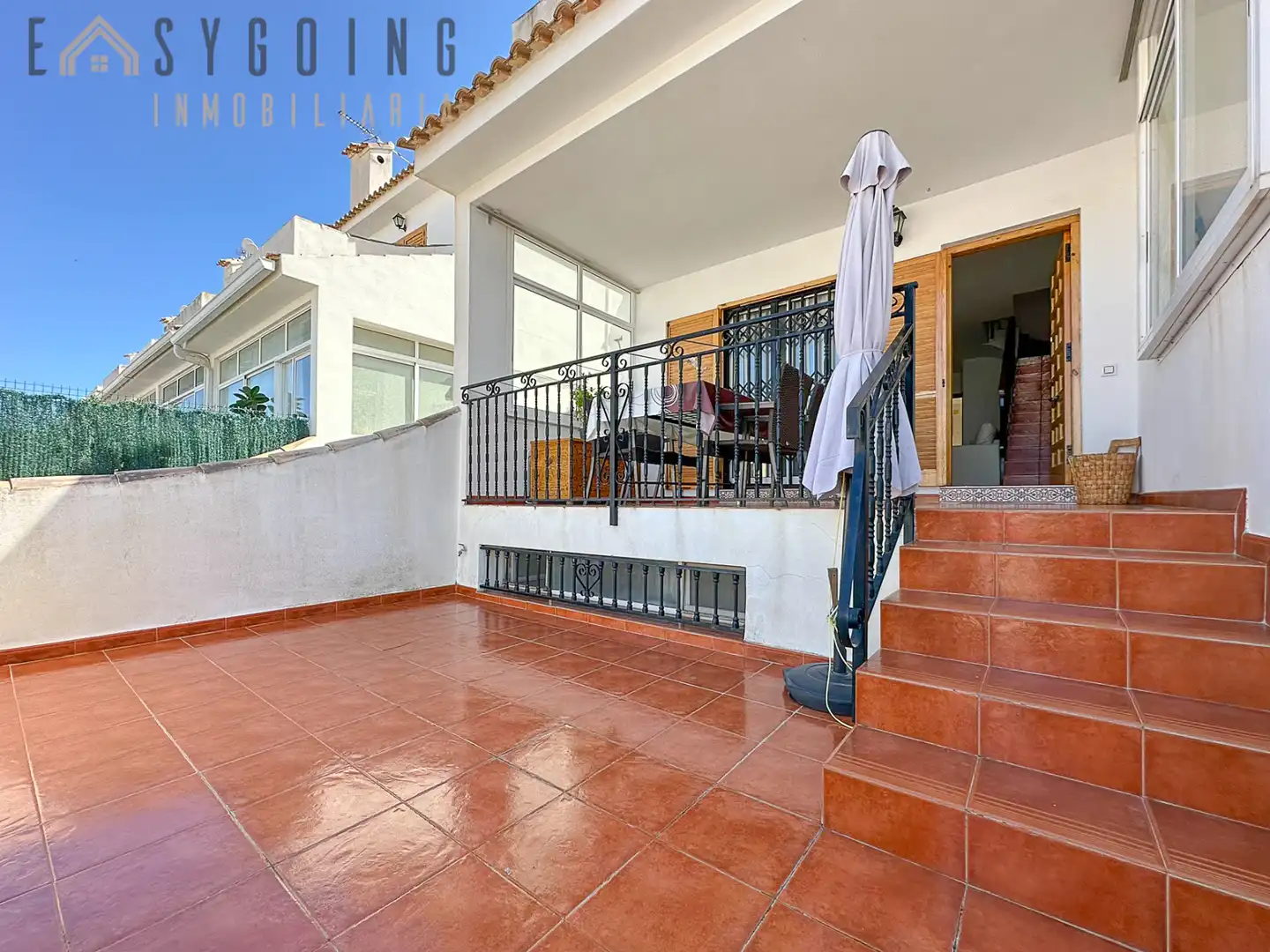 Terrasse von Einfamilien-Reihenhaus zum Verkauf in Santa Pola mit Klimaanlage, Terrasse und Gemeinschaftspool