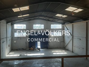 Nau industrial en venda a Canovelles