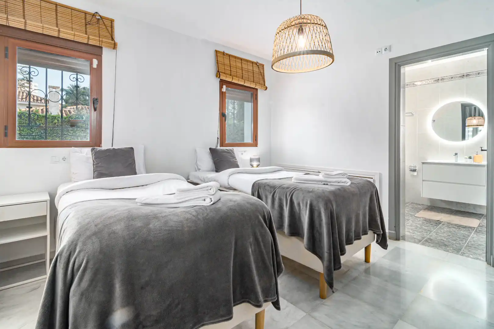 Dormitori de Casa o xalet de lloguer en Marbella amb Aire condicionat, Jardí privat i Parquet