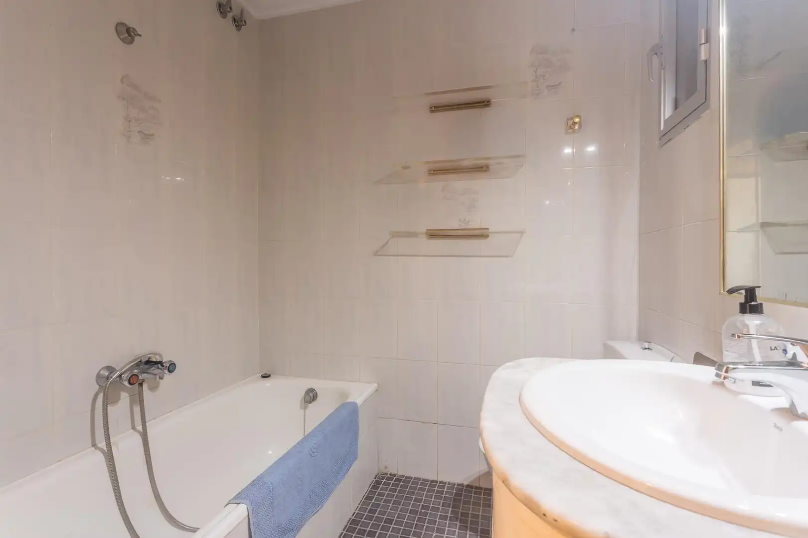 Baño de Piso en venta en Barcelona con Calefacción, Parquet y Terraza