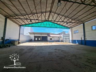 Nau industrial en venda a Calle Amor de Dios 35