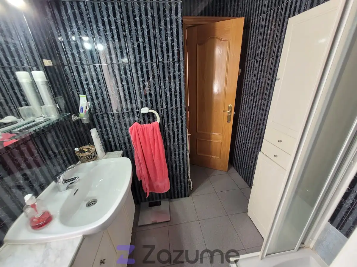 Bathroom of Flat for rent in Segovia  with Heating, Parquet flooring and Furnished