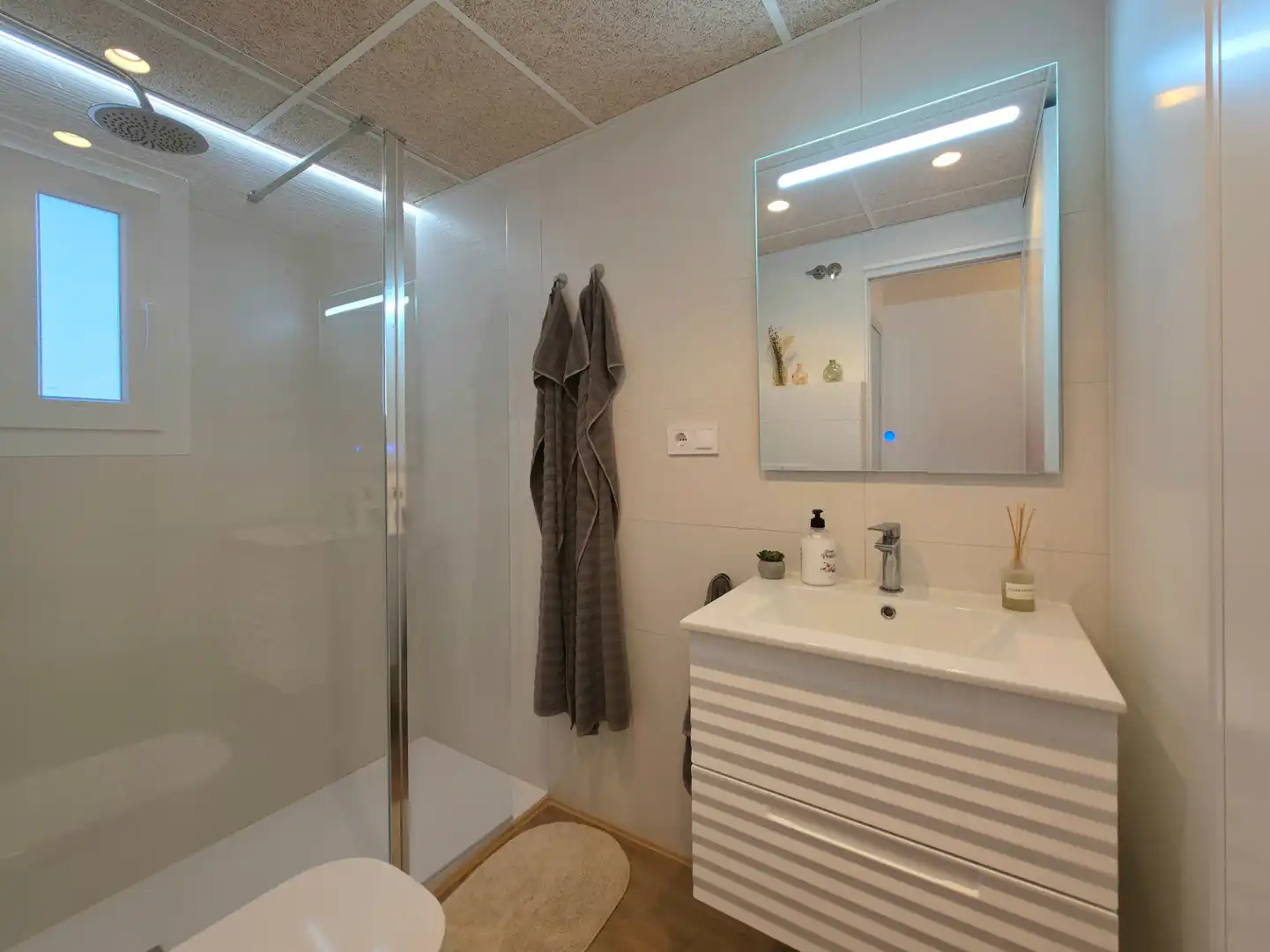 Baño de Piso en venta en Alicante / Alacant con Aire acondicionado, Calefacción y Horno