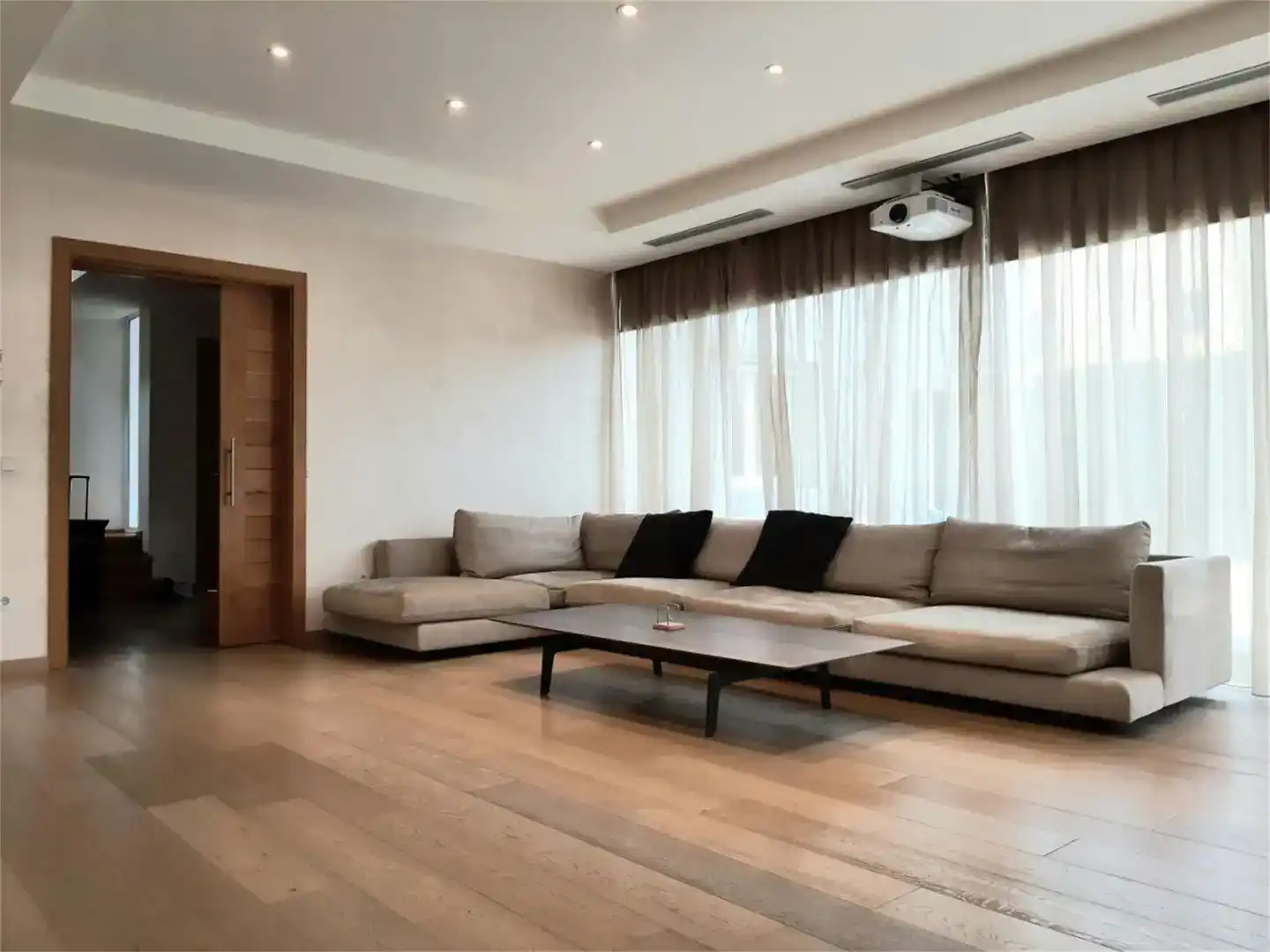 Sala d'estar de Casa adosada en venda en Empuriabrava amb Aire condicionat, Piscina i Balcó