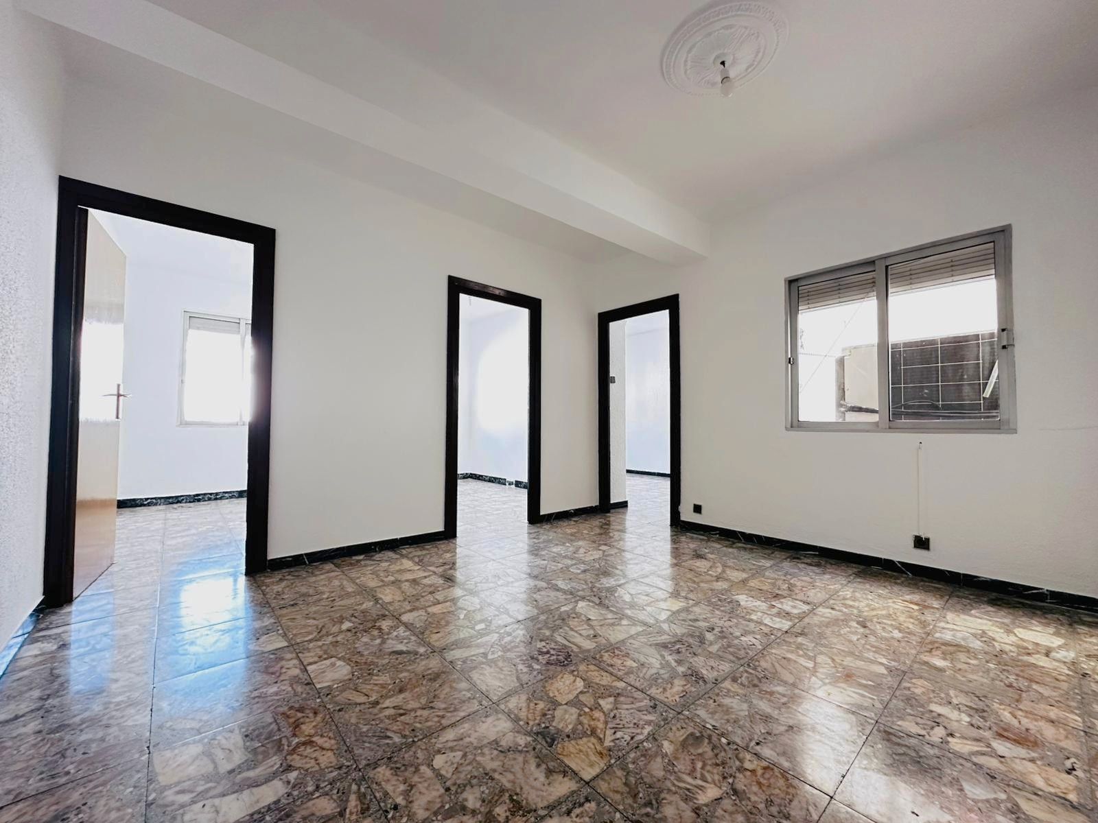 Flat for sale in  Zaragoza Capital  with Air Conditioner, Oven and Washing machine