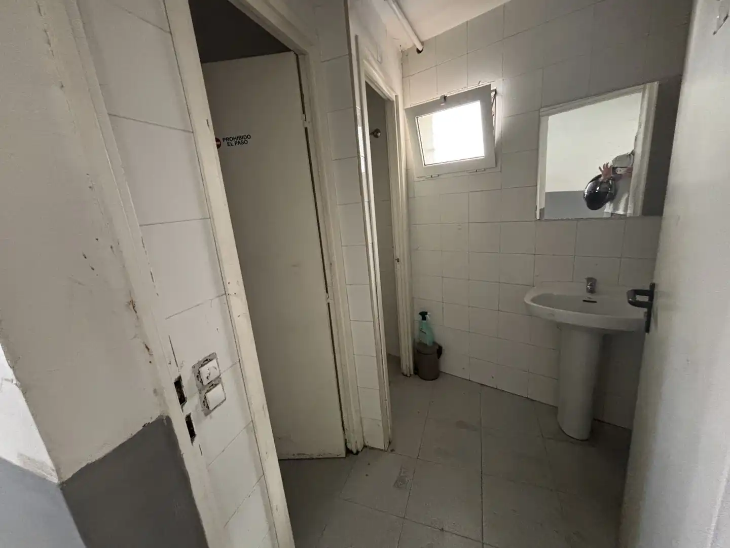 Badezimmer von Fabrikhallen zur Miete in Centre  
