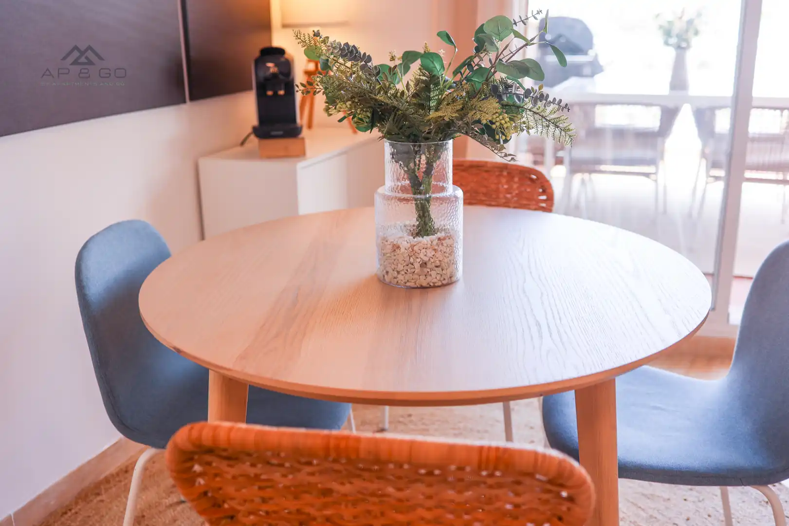 Esszimmer von Dachboden zur Miete in Almuñécar mit Klimaanlage, Terrasse und Möbliert