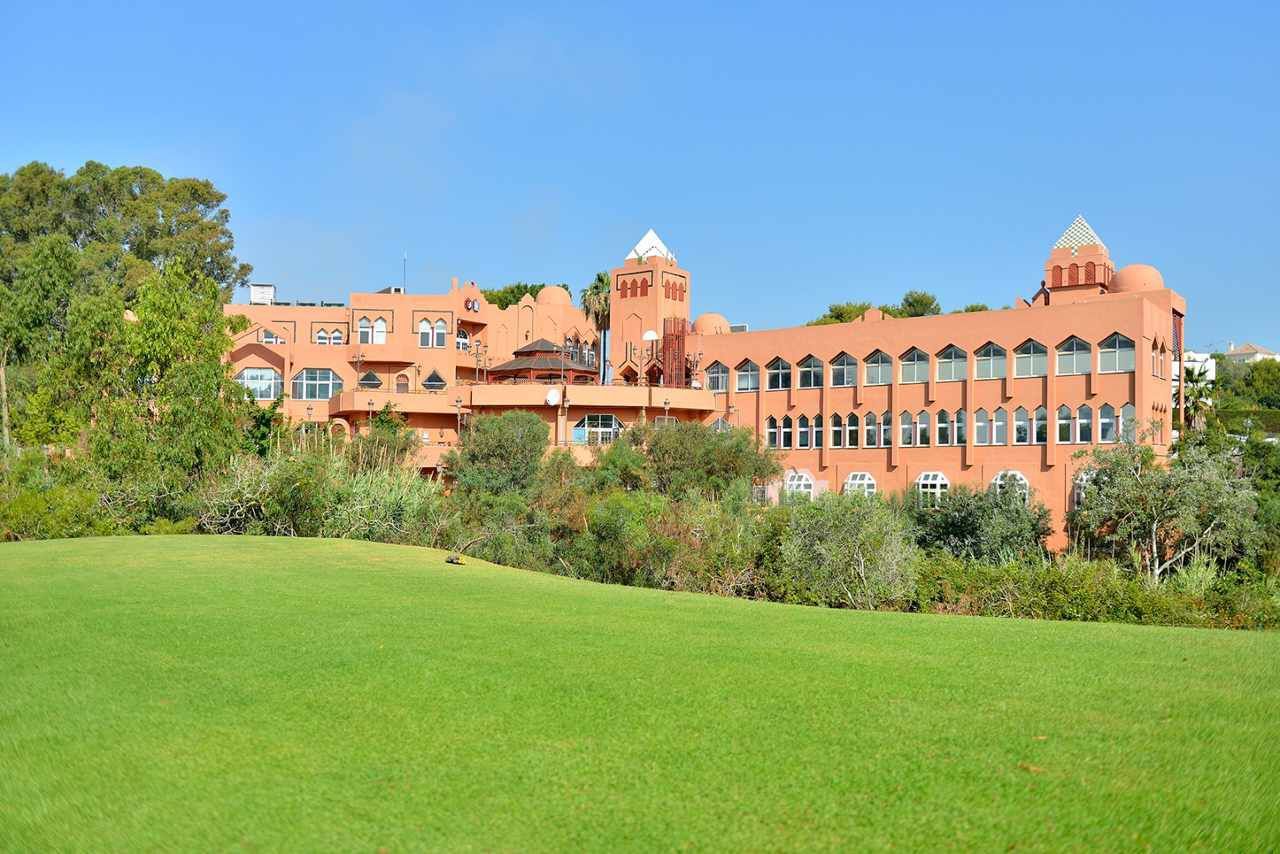 Vista exterior de Edifici en venda en Marbella amb Alarma