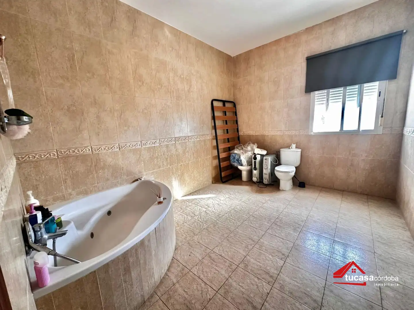 Bany de Casa o xalet en venda en Córdoba amb Aire condicionat, Jardí privat i Piscina