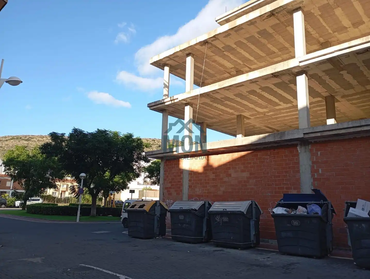 Aparcament de Edifici en venda en Montserrat