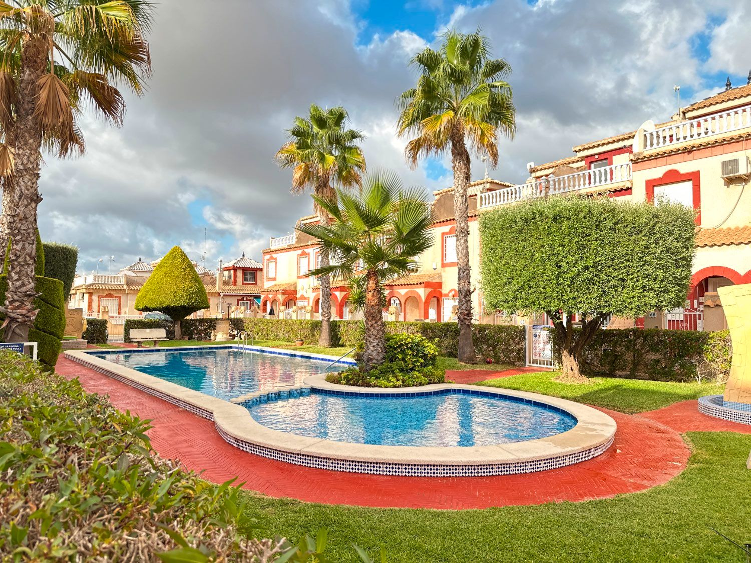 Jardí de Casa o xalet en venda en Orihuela amb Piscina i Moblat