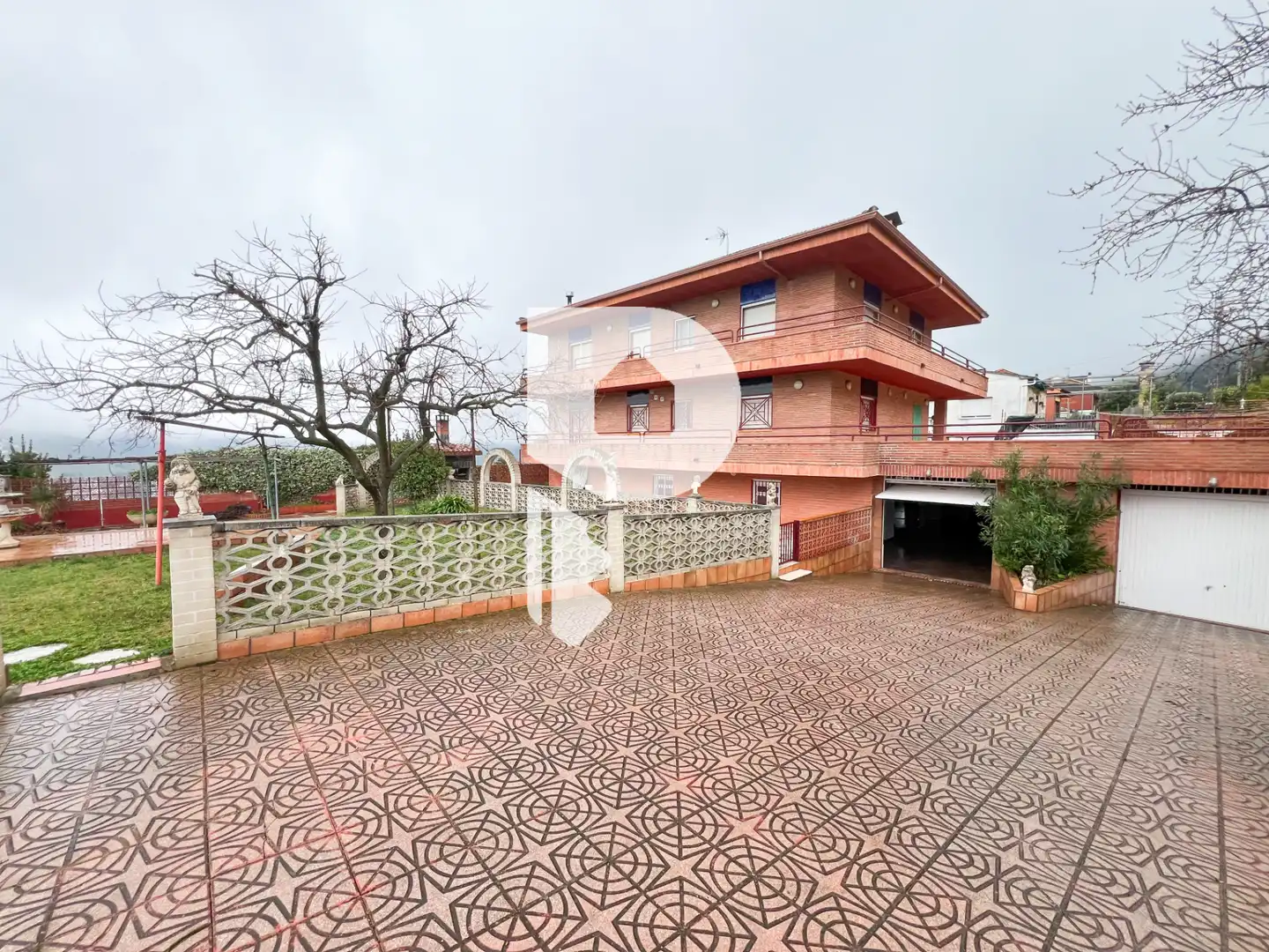 Vista exterior de Casa o xalet en venda en Vallirana amb Aire condicionat, Calefacció i Jardí privat