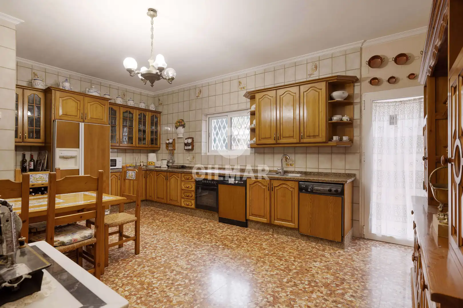 Cuina de Casa o xalet en venda en Sevilla amb Calefacció i Jardí privat